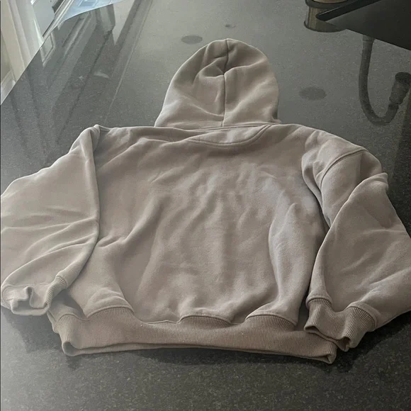 Princess Polly women’s size 2 Gray Hoodie Sweatshirt with Pink Graphic - Picture 3 of 4